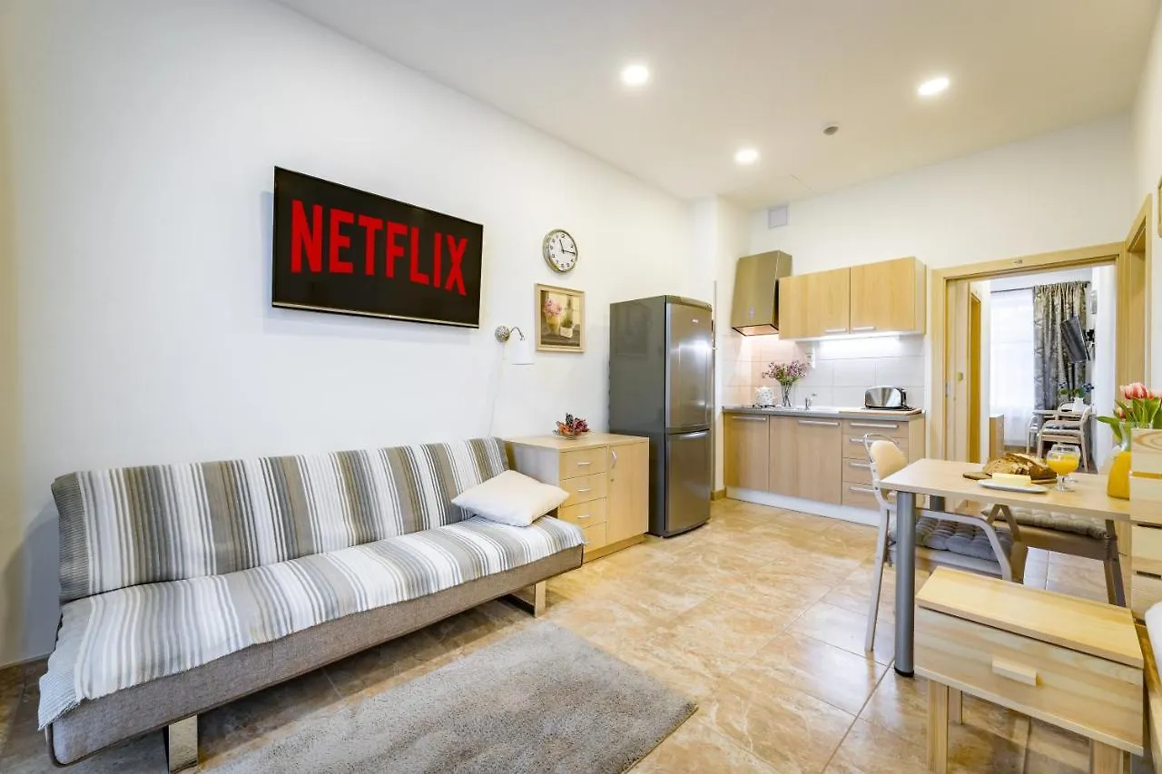 Bright Sunny Apartments In Quiet Area Prag Tjekkiet