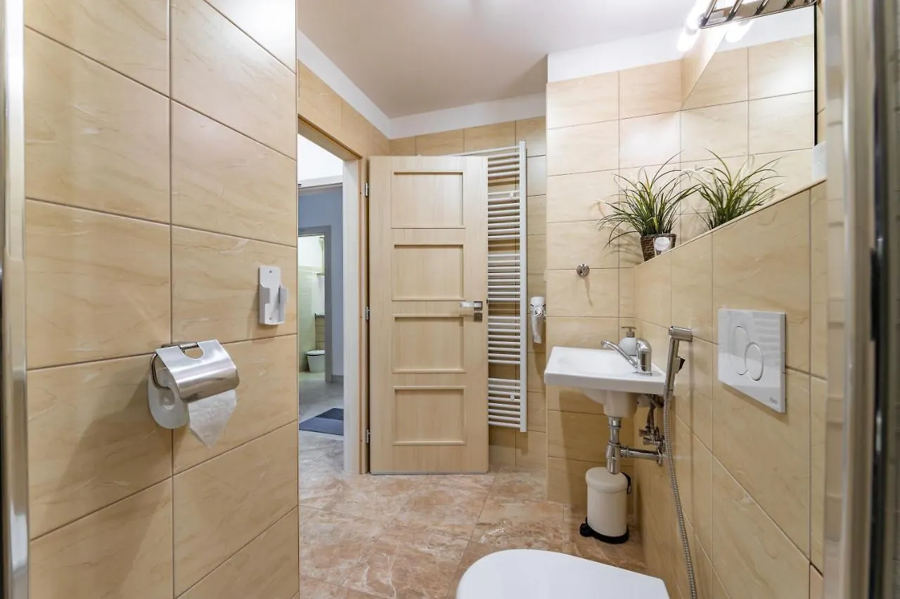 Bright Sunny Apartments In Quiet Area 프라하