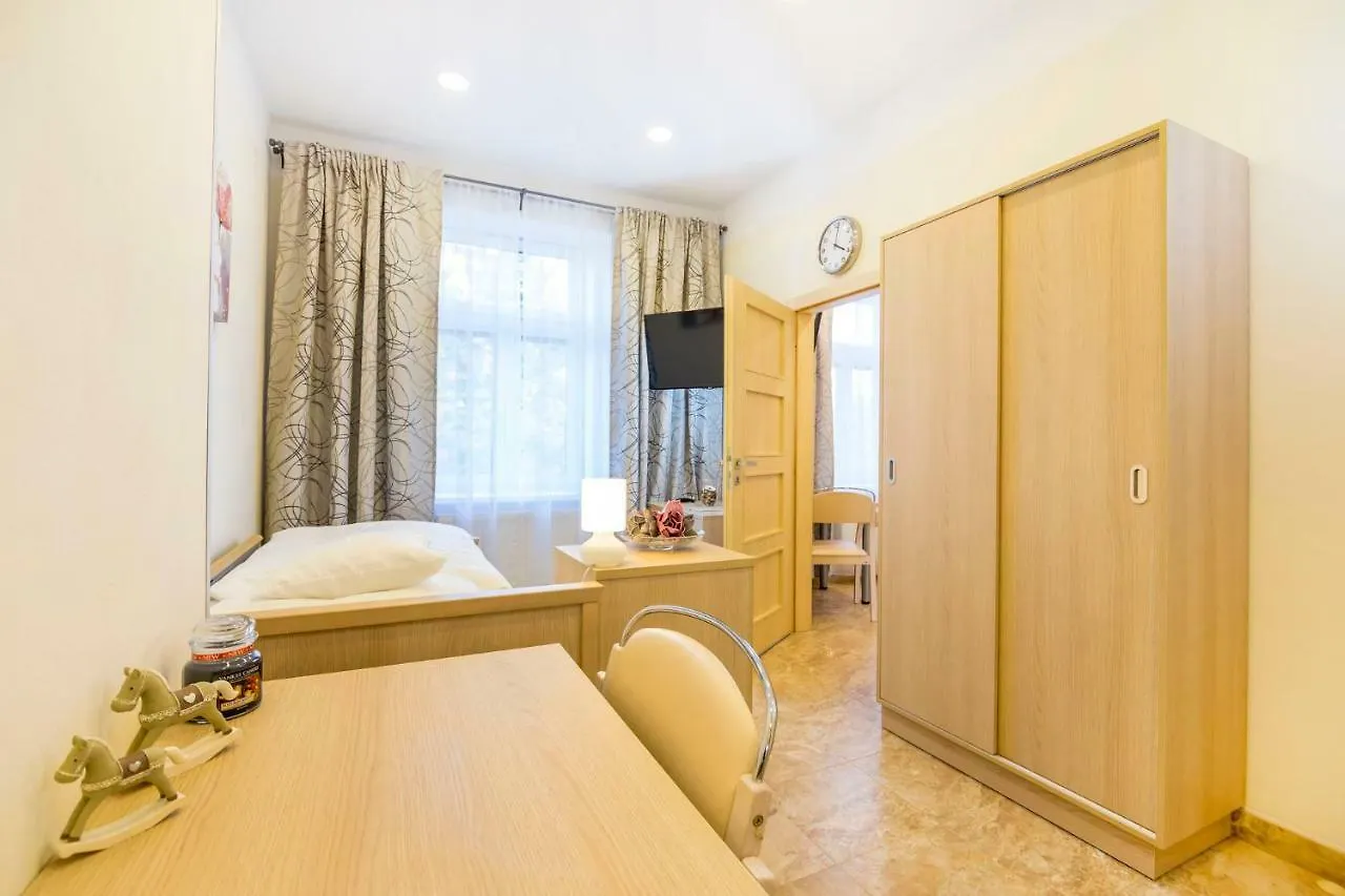 Bright Sunny Apartments In Quiet Area 프라하 체코