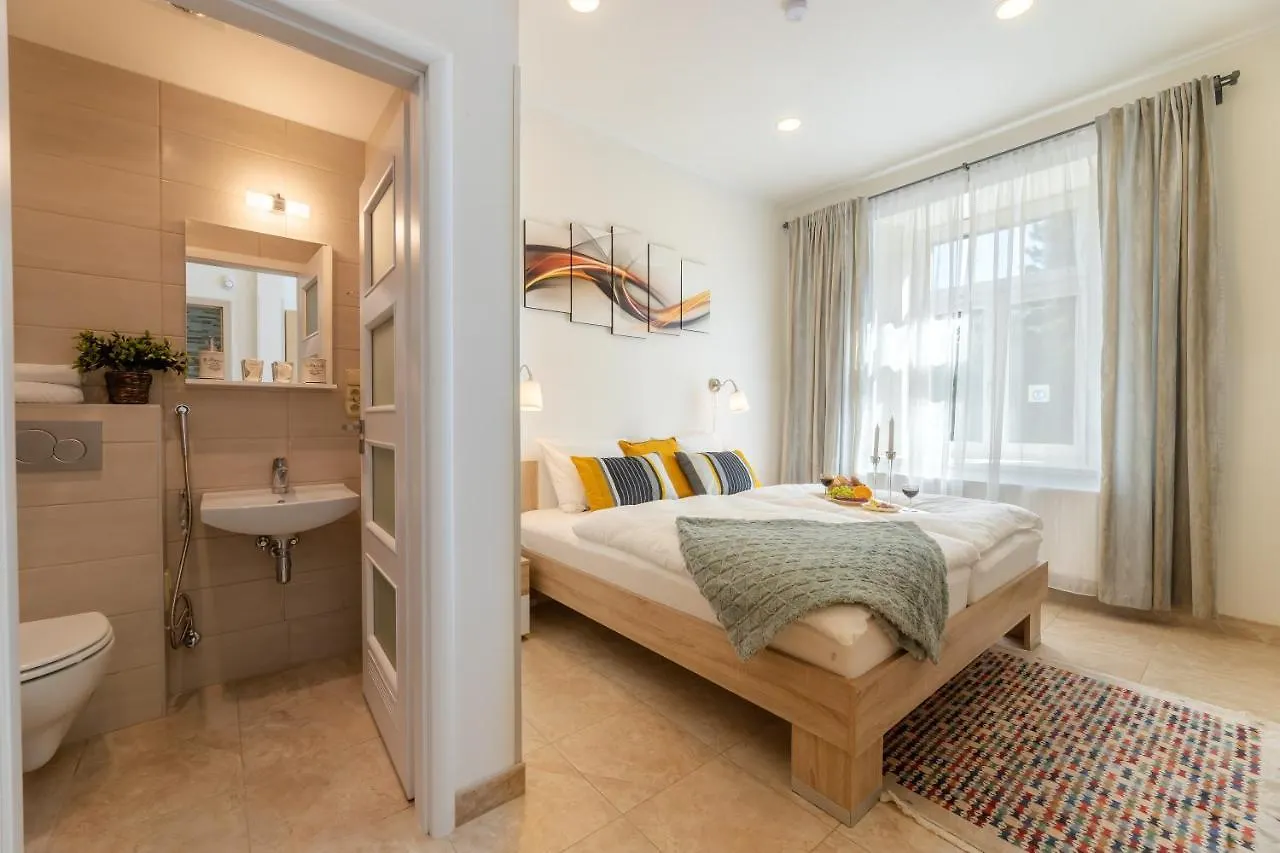Bright Sunny Apartments In Quiet Area Prag