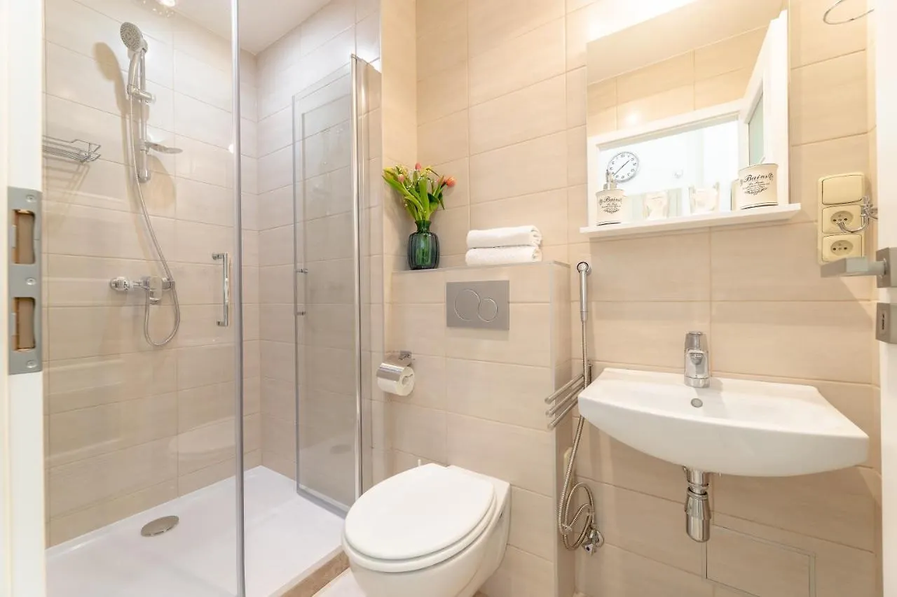 Bright Sunny Apartments In Quiet Area Prag
