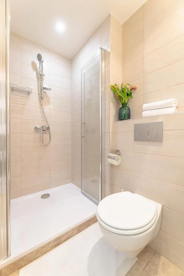 Bright Sunny Apartments In Quiet Area Prag