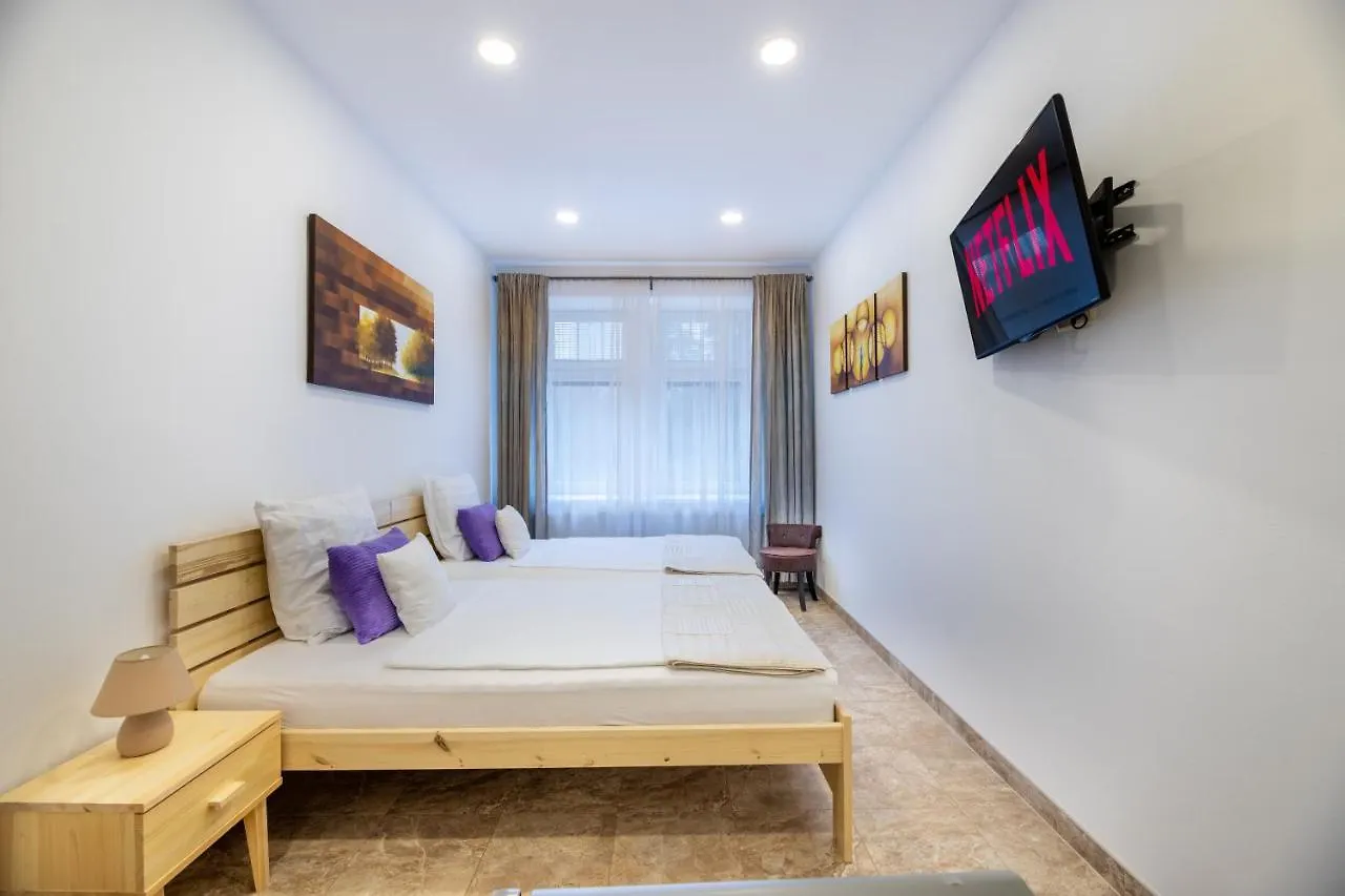 Bright Sunny Apartments In Quiet Area Prag