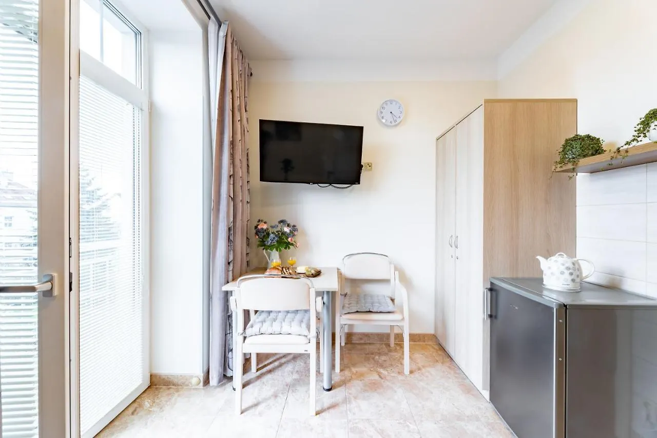Bright Sunny Apartments In Quiet Area Prag Tjeckien