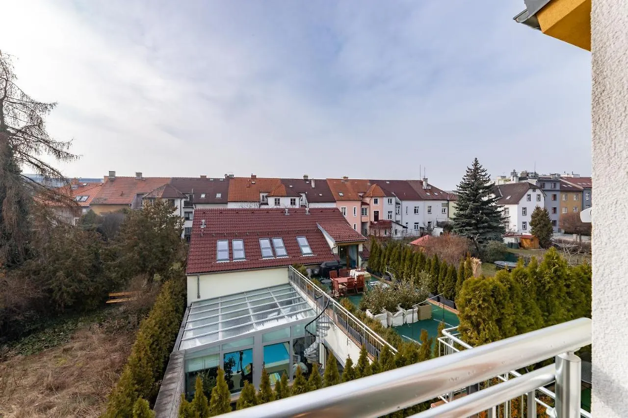 Bright Sunny Apartments In Quiet Area Prag