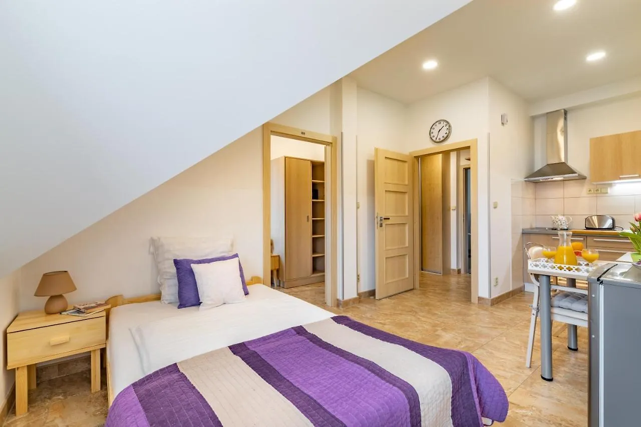 Bright Sunny Apartments In Quiet Area Prag 0*,