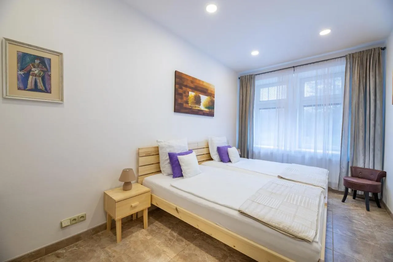 Bright Sunny Apartments In Quiet Area Prag Tjeckien