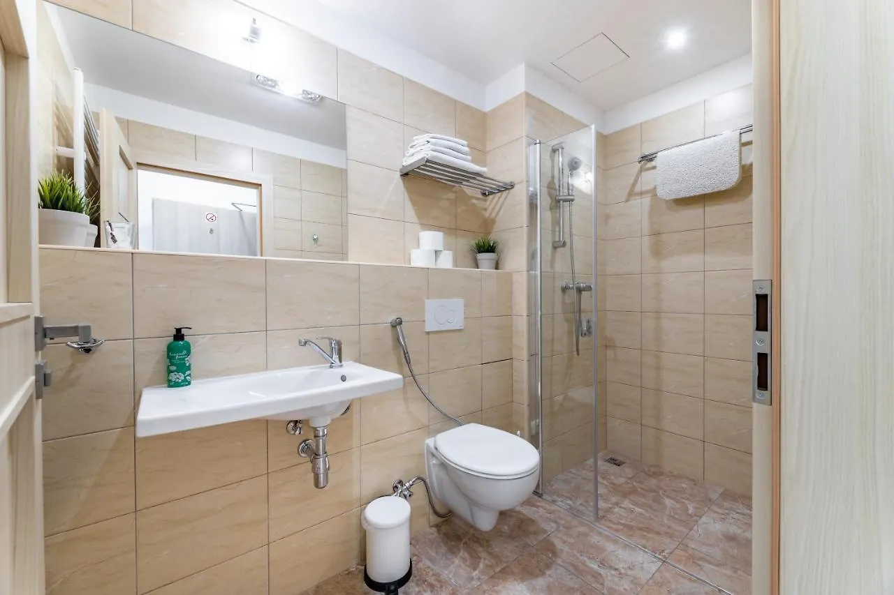 Bright Sunny Apartments In Quiet Area Prag Tjeckien