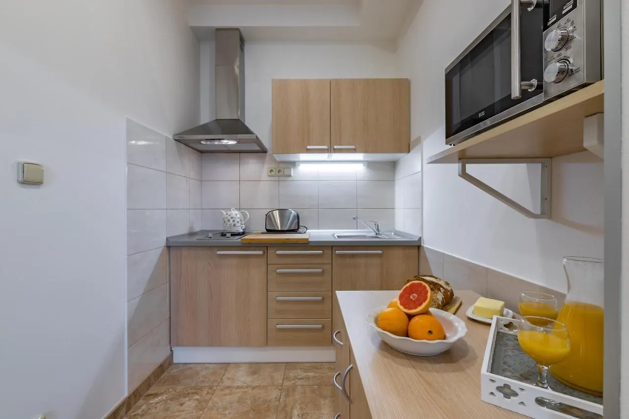 Bright Sunny Apartments In Quiet Area Prag Tjeckien
