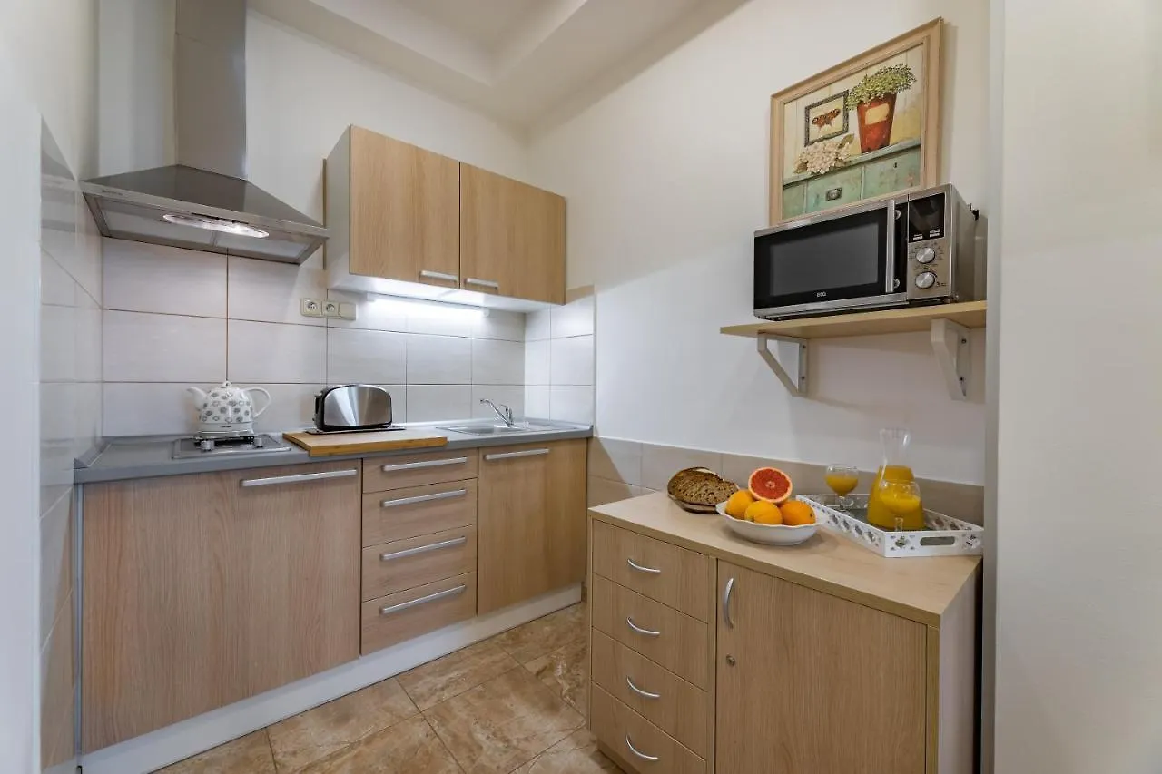 Bright Sunny Apartments In Quiet Area Prag