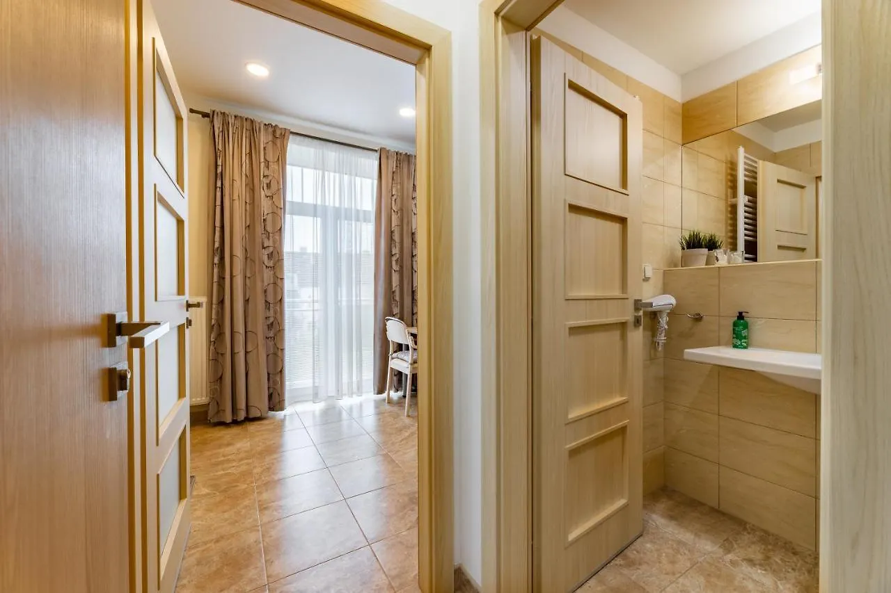 Bright Sunny Apartments In Quiet Area Prag