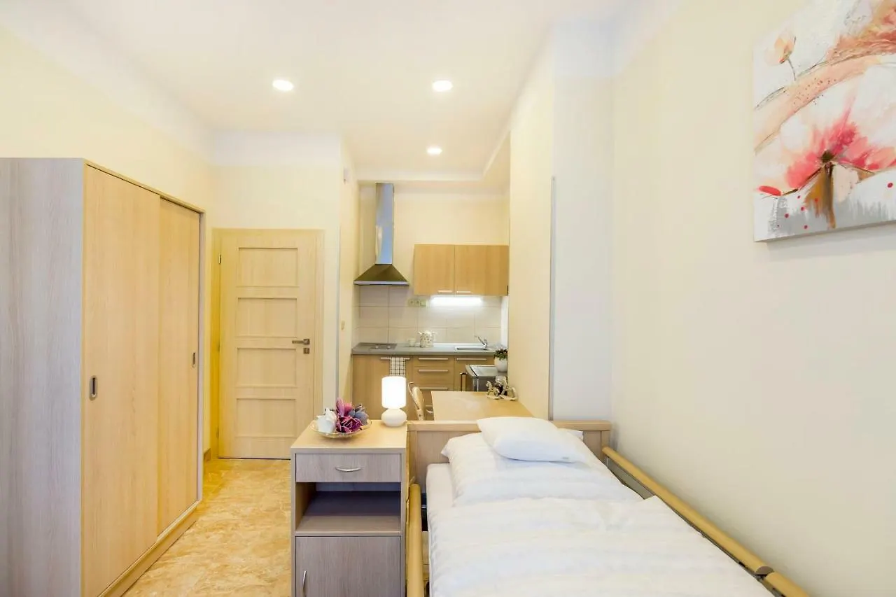 Bright Sunny Apartments In Quiet Area Prag Tjeckien